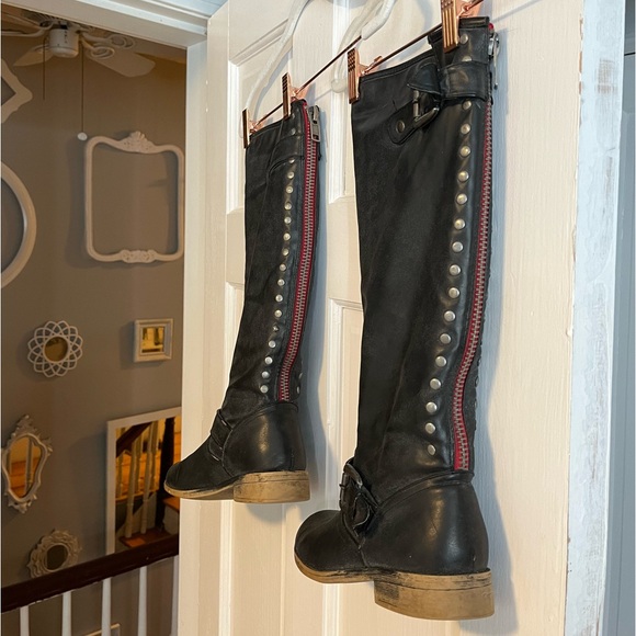 Gray leather with red zip-up boots - Picture 8 of 8